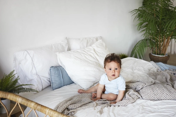 Ab wann sollte ein Kind im eigenen Bett schlafen?